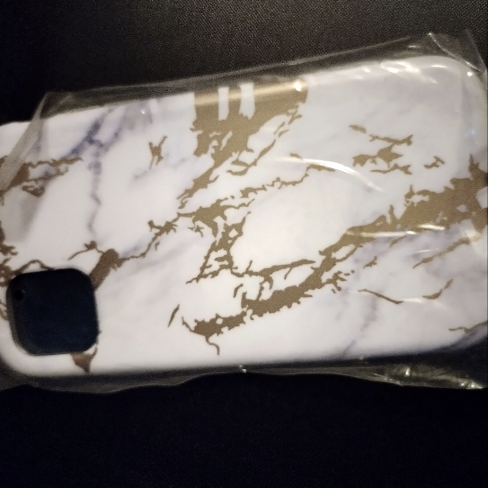 🌻5/$10🌻 iPhone 2019 gold Marble Case